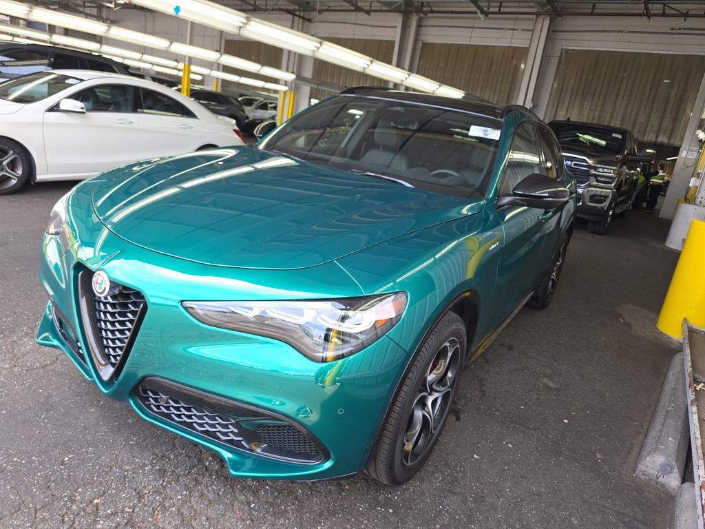 2025 Alfa Romeo Stelvio photo