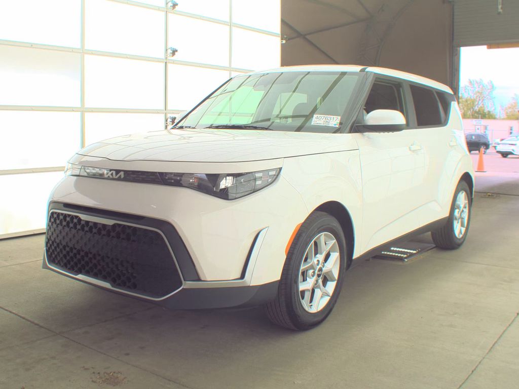 2025 Kia Soul LX photo
