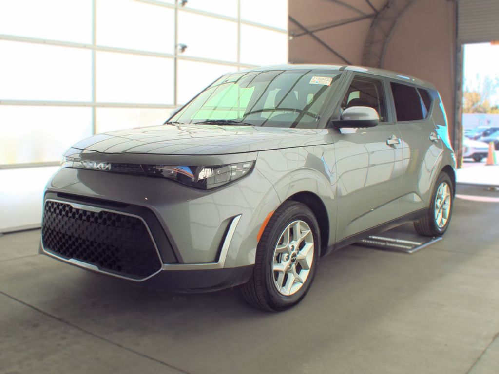 2025 Kia Soul LX photo
