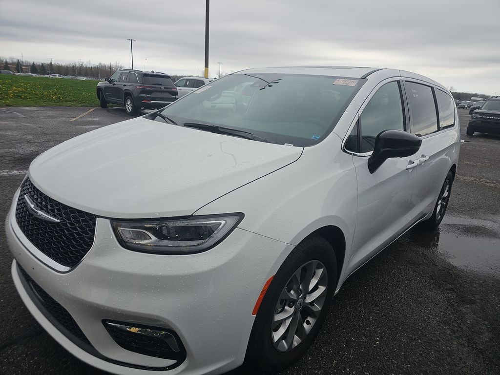 2026 Chrysler Pacifica Limited photo