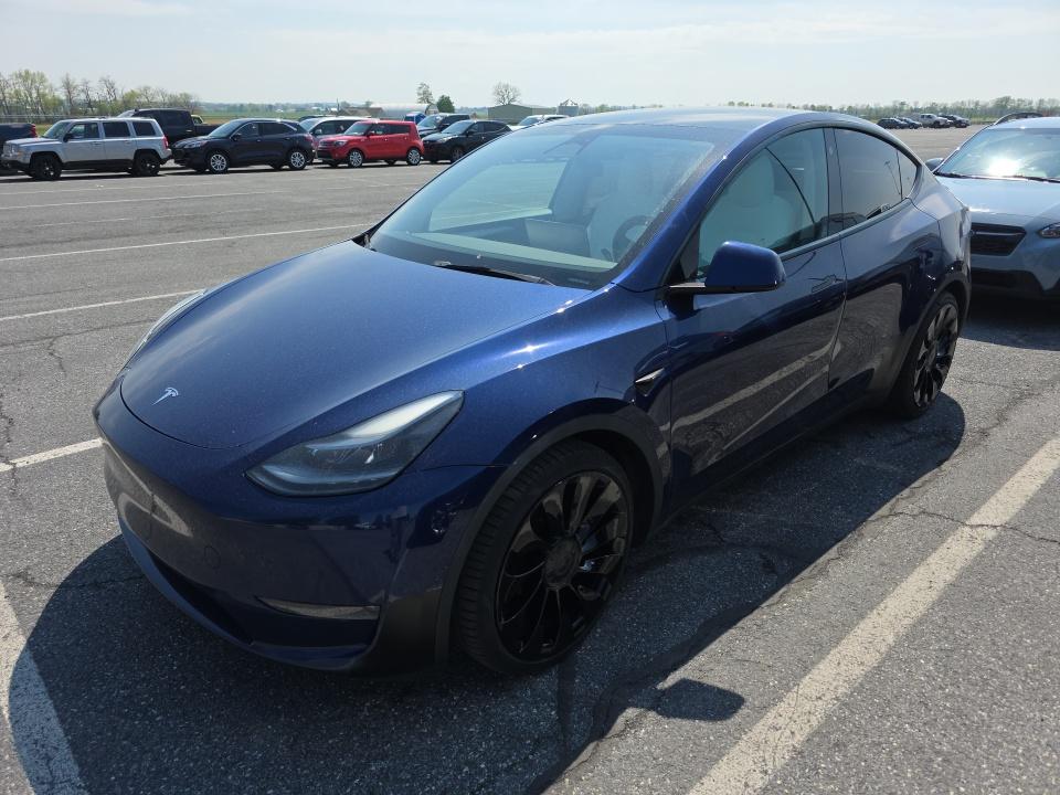 2022 Tesla Model Y Perform photo