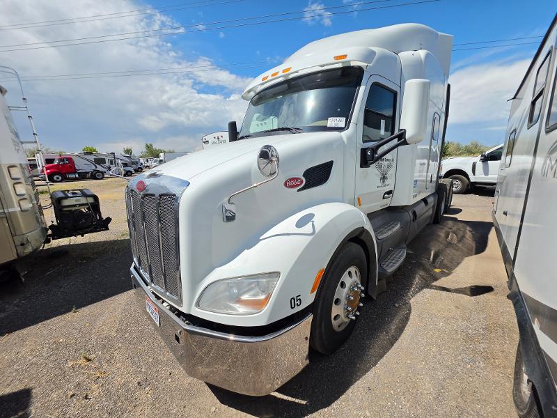 2017 Peterbilt 579 photo