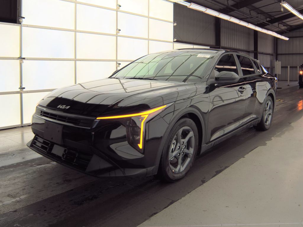 2025 Kia K4 LXS photo