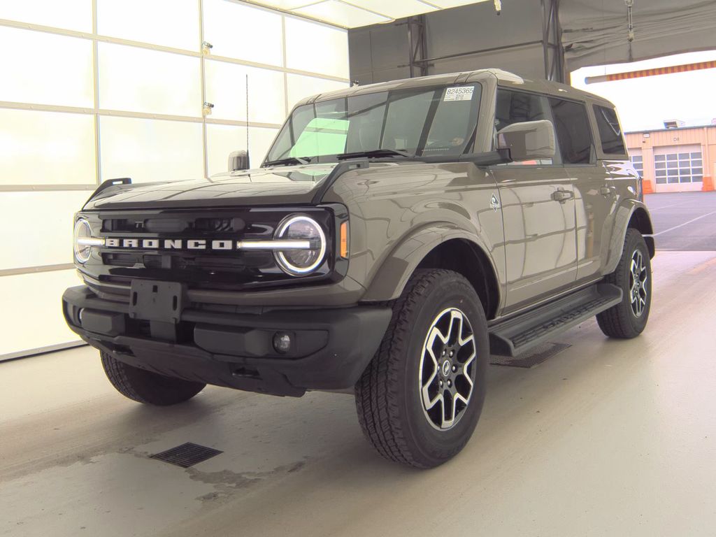 2025 Ford Bronco Outer Bank photo