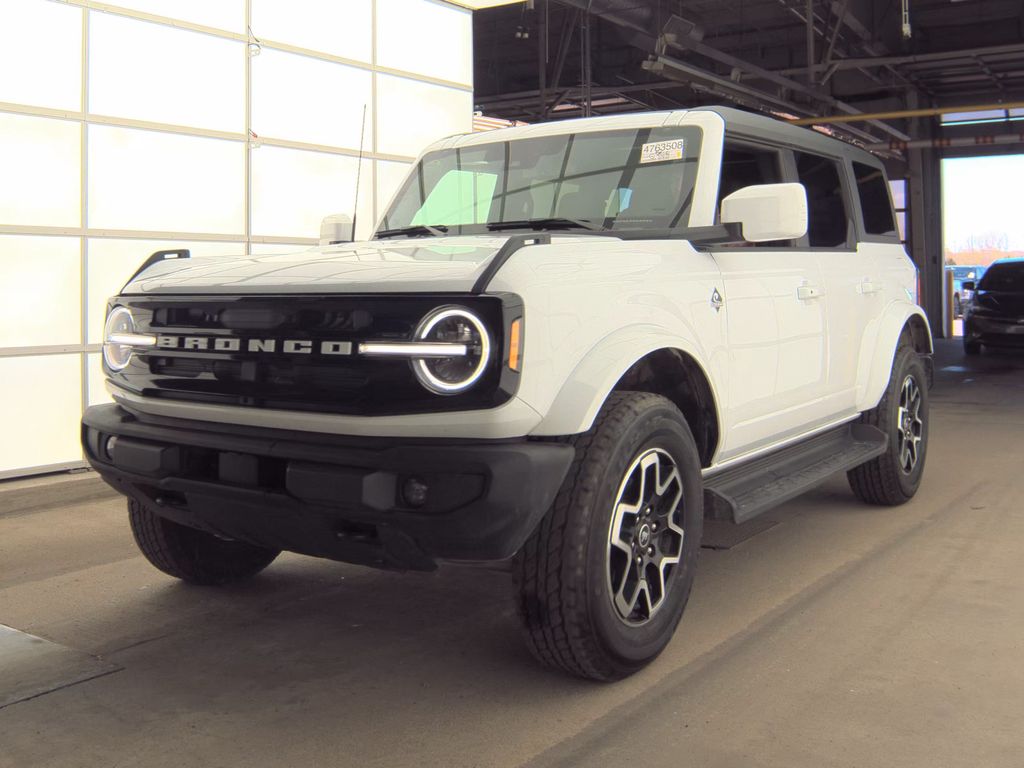 2025 Ford Bronco Outer Bank photo