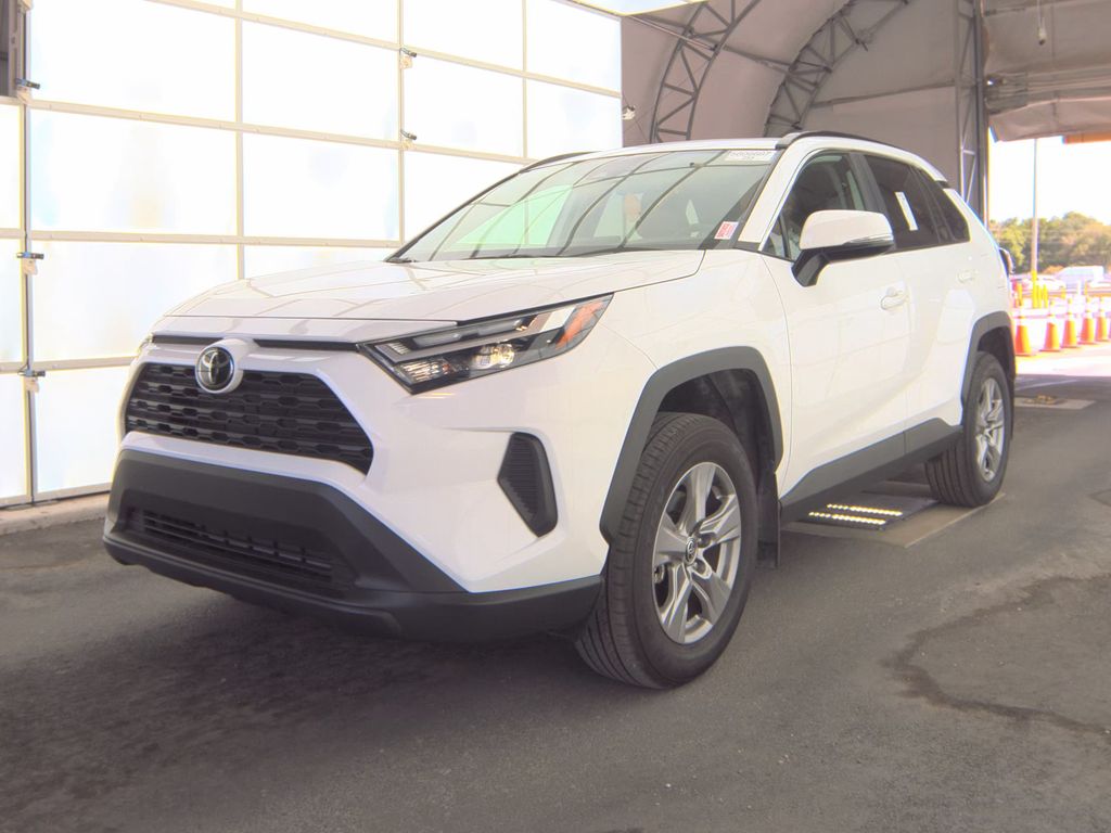 2025 Toyota RAV4 XLE photo