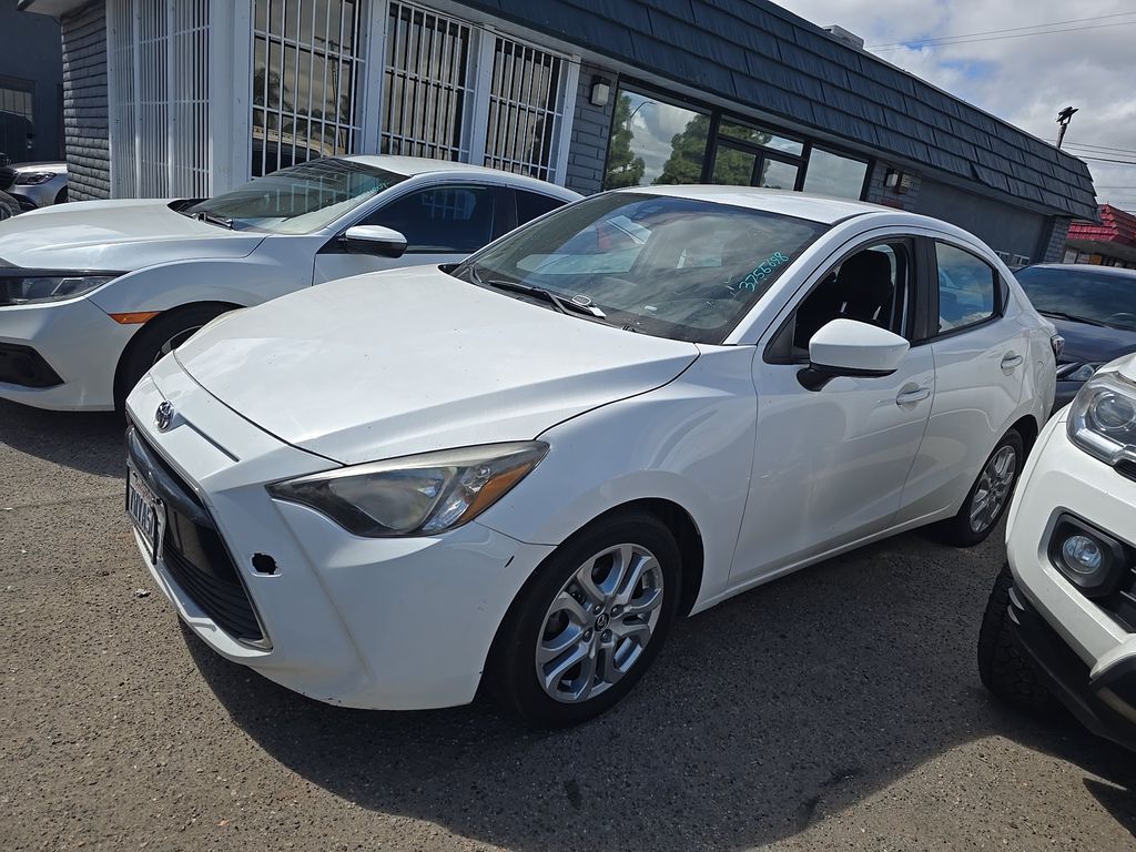 2017 Toyota Yaris photo
