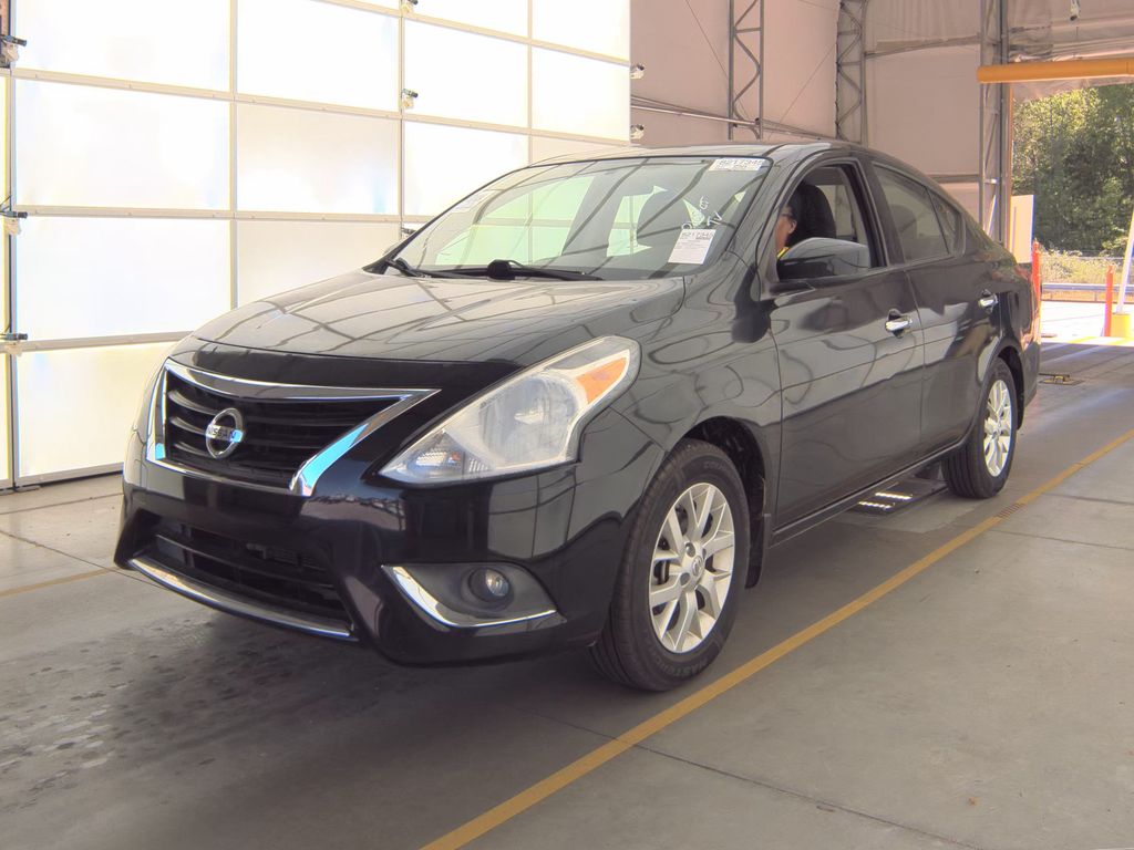 2016 Nissan Versa SV photo