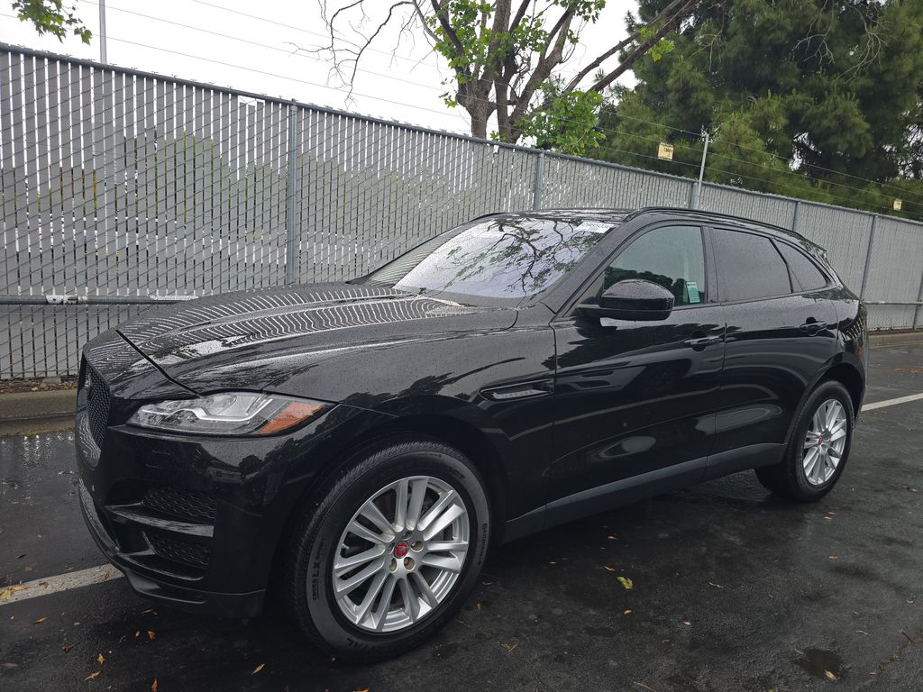 2017 Jaguar F Pace Prestige photo