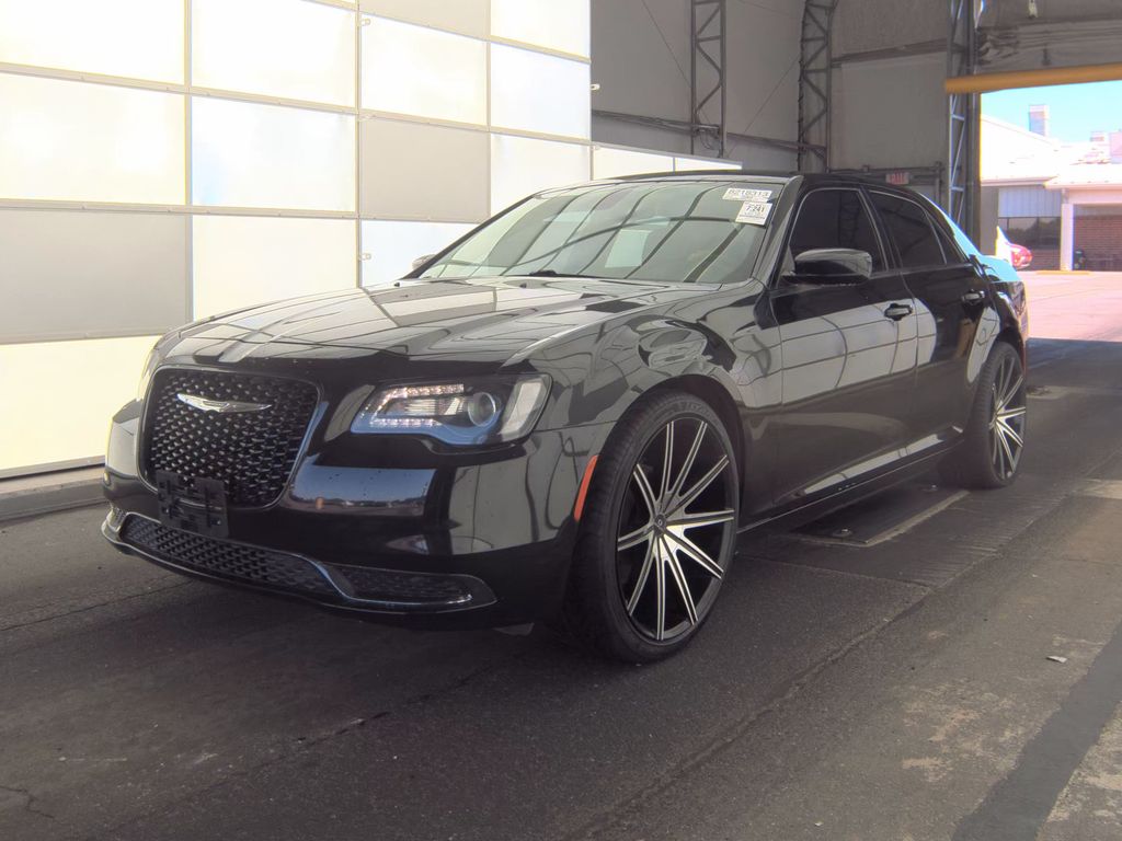 2018 Chrysler 300 Touring photo