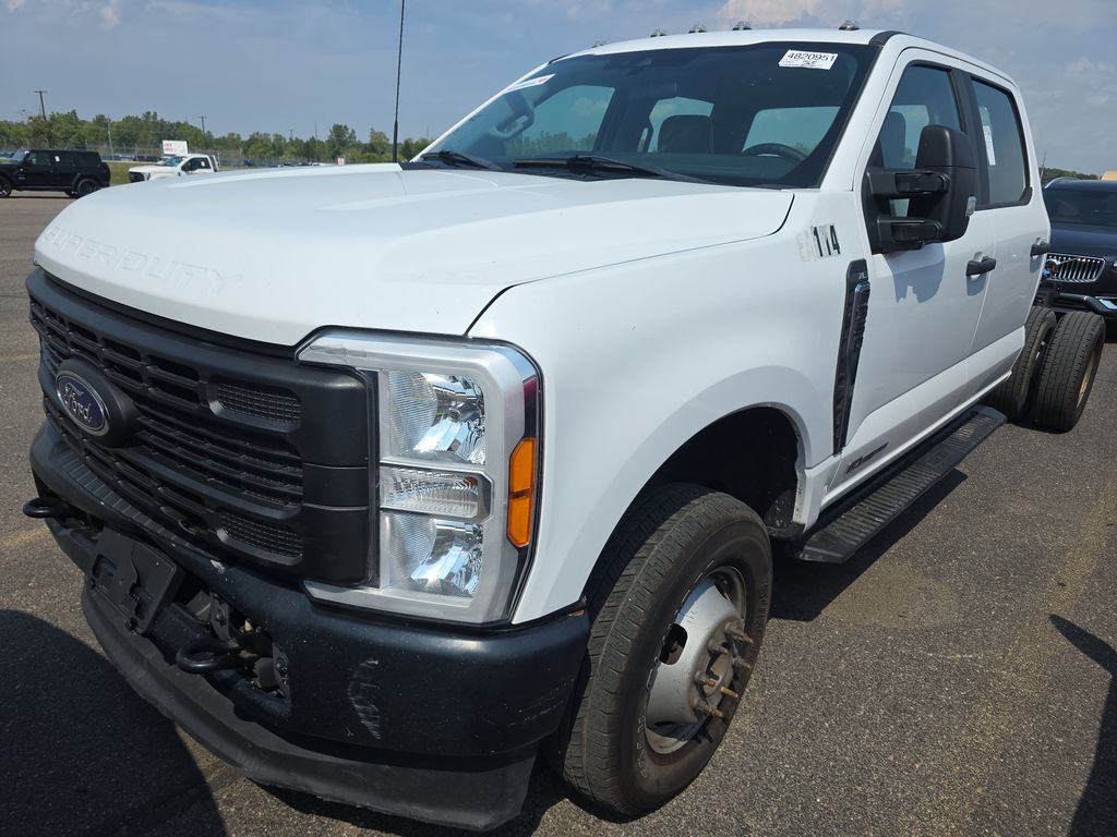 2023 Ford F-350 DRW XL photo