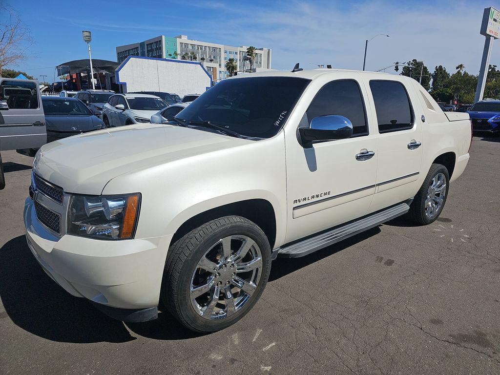 2013 Chevrolet Avalanche LTZ photo