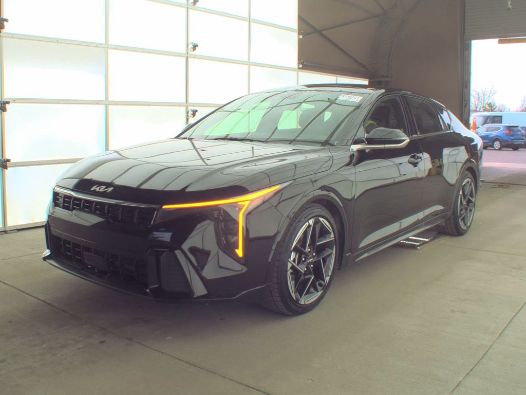 2025 Kia K4 GT-Line photo