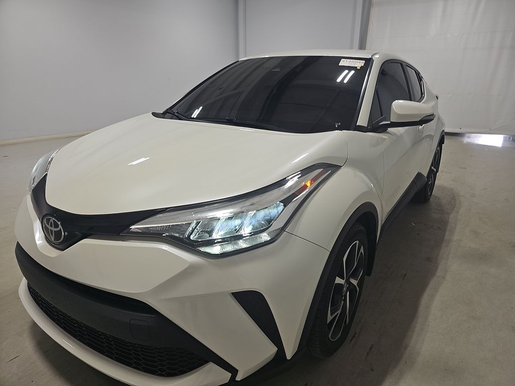 2021 Toyota C-HR XLE photo