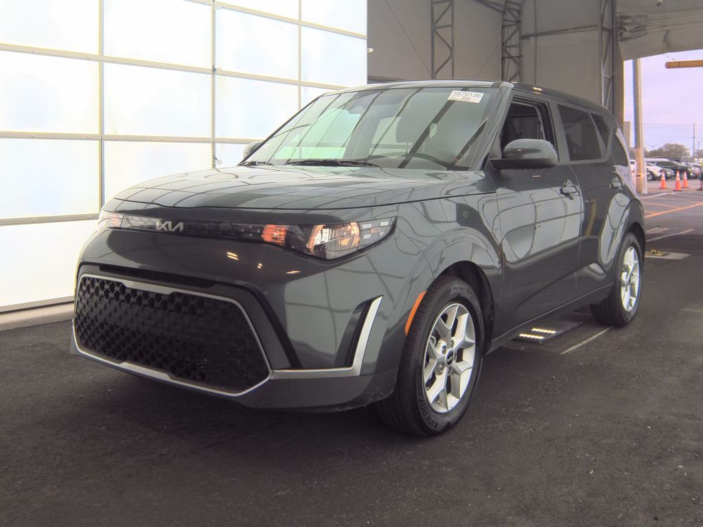 2025 Kia Soul LX photo