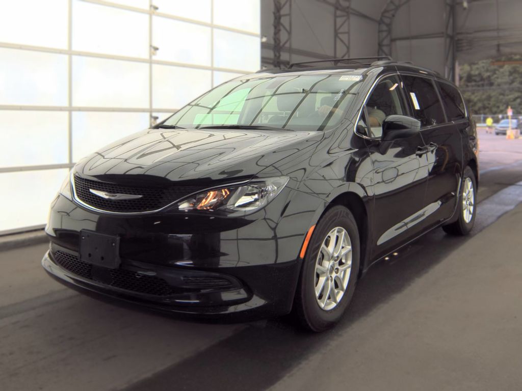 2021 Chrysler Voyager LXI photo