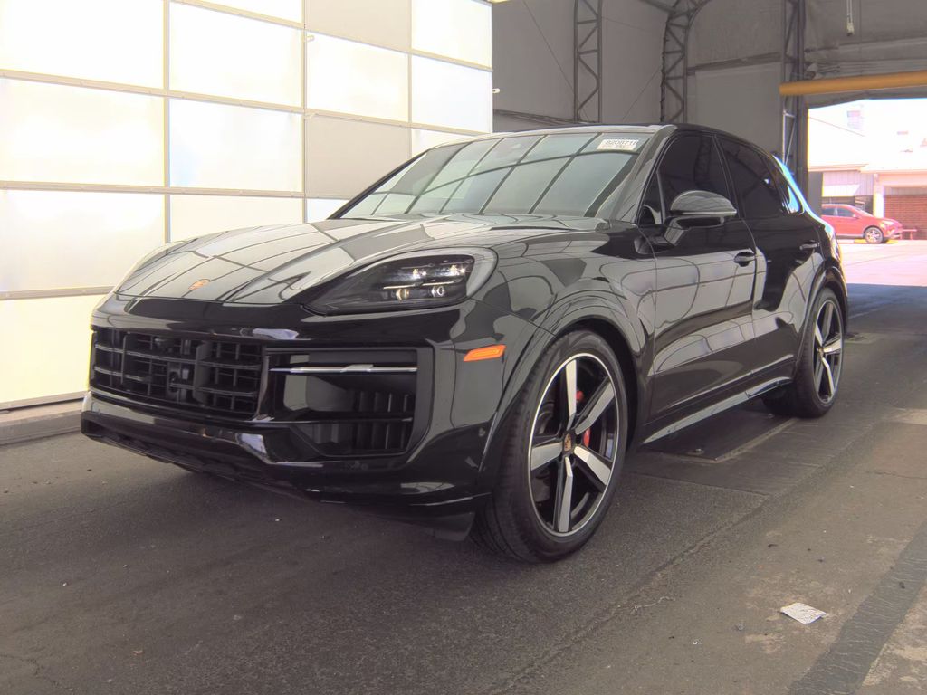 2025 Porsche Cayenne GTS photo