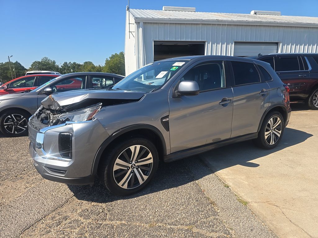 2021 Mitsubishi Outlander ES photo