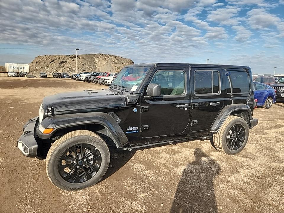2025 Jeep Wrangler Sahara photo