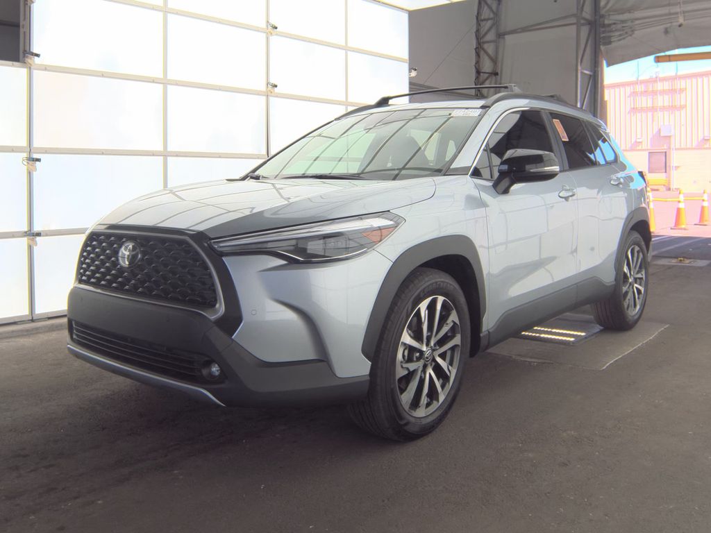 2025 Toyota Corolla Cross XLE photo