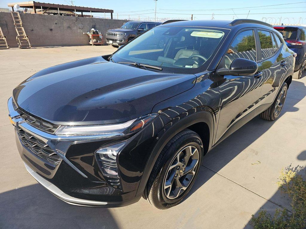 2025 Chevrolet Trax LT photo
