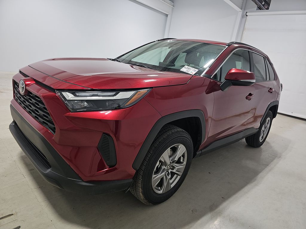 2025 Toyota RAV4 XLE photo
