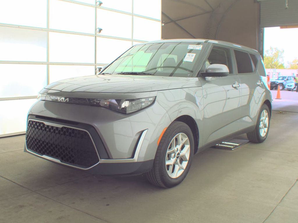 2025 Kia Soul LX photo