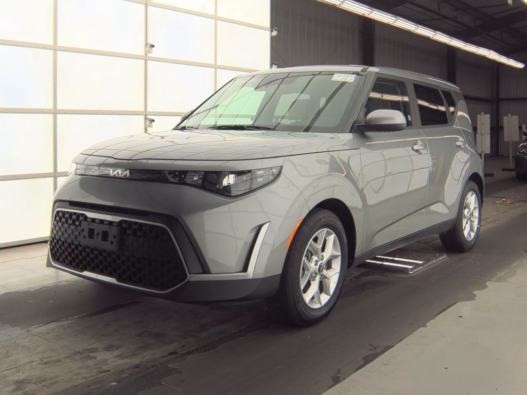 2025 Kia Soul LX photo