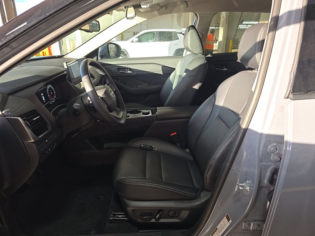 2025 Nissan Rogue SL photo