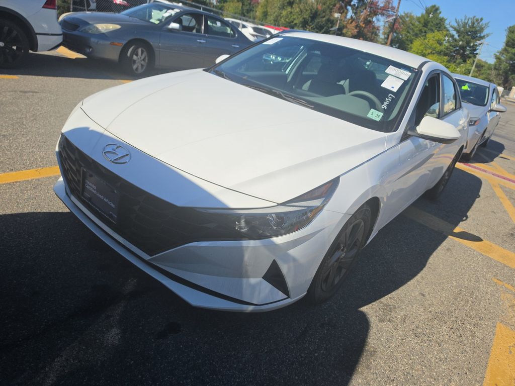 2021 Hyundai Elantra SEL photo