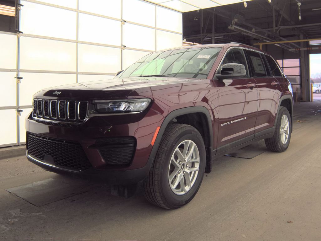 2025 Jeep Grand Cherokee Laredo photo