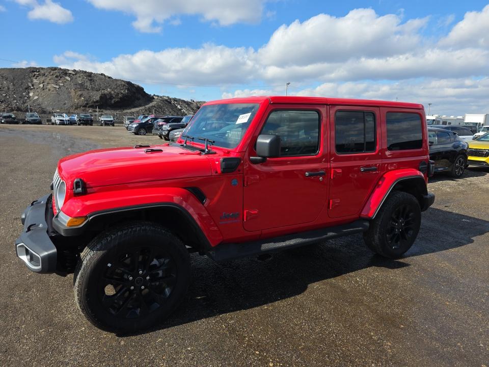 2025 Jeep Wrangler Sahara photo
