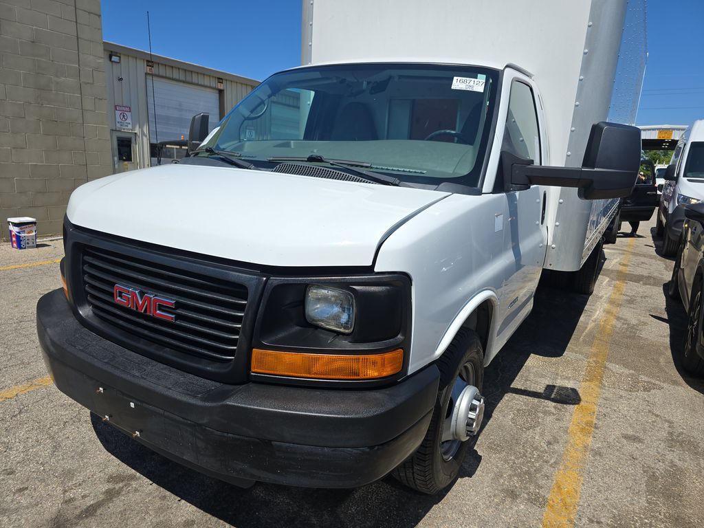 2015 GMC Savana 4500 photo
