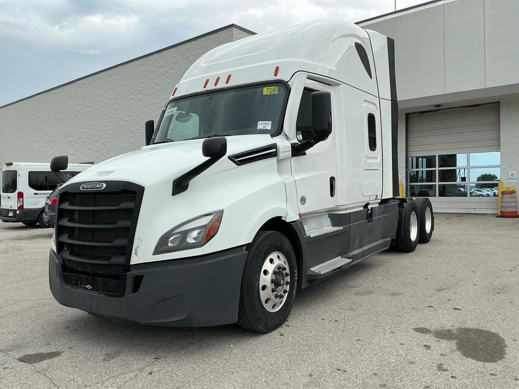 2023 Freightliner PT126SLP photo