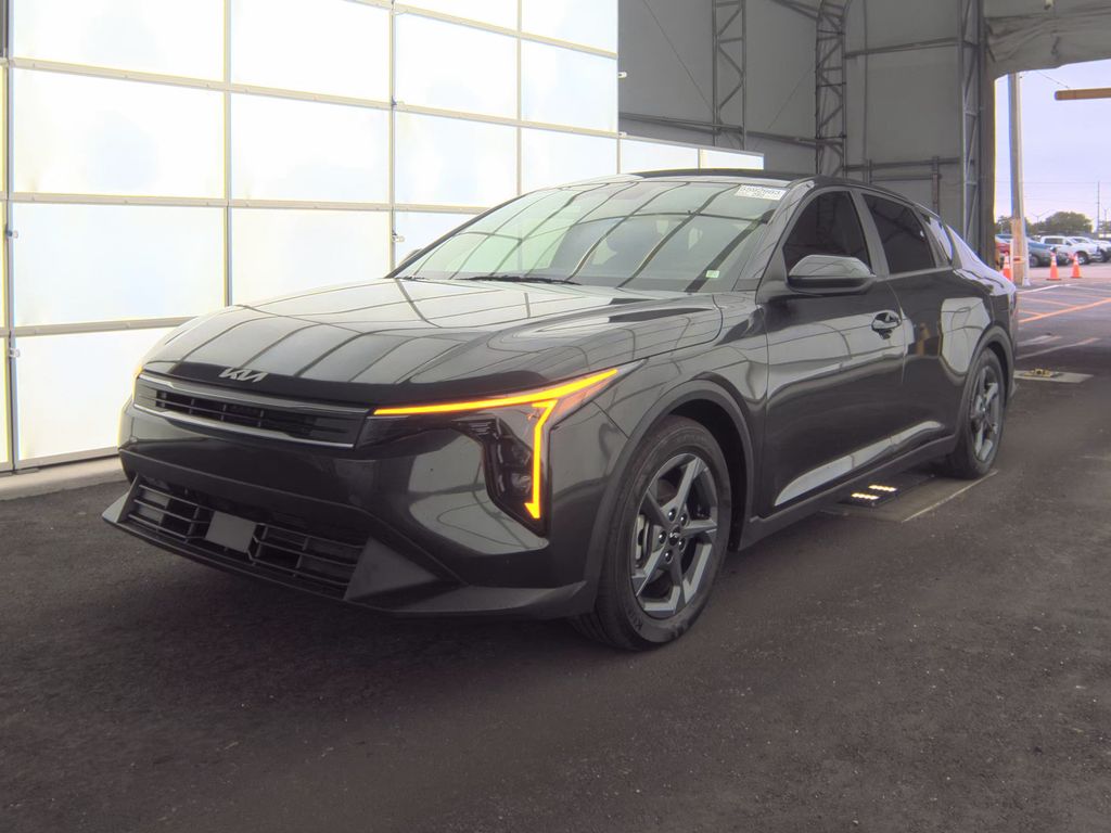 2025 Kia K4 LXS photo