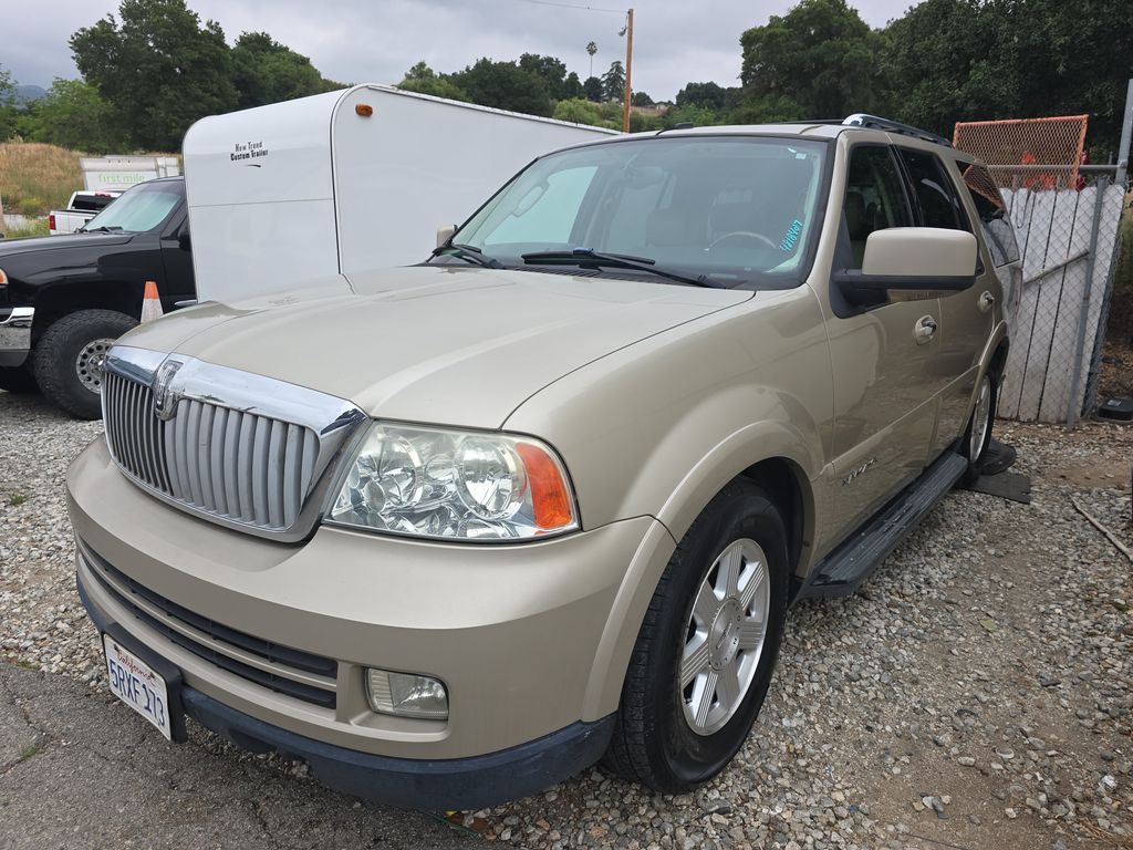 2005 Lincoln Navigator Luxury photo