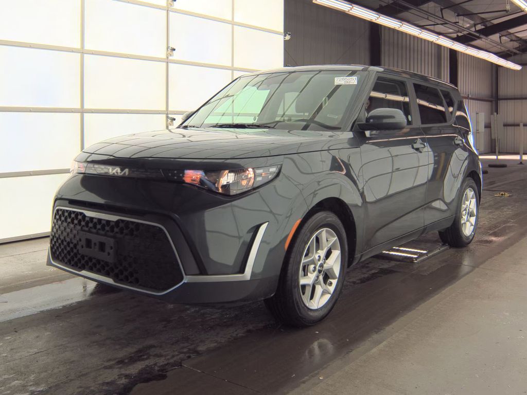 2025 Kia Soul LX photo