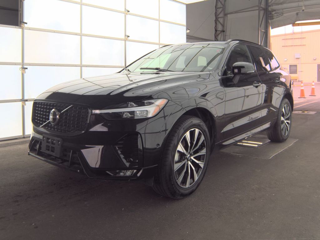2025 Volvo XC60 Plus photo