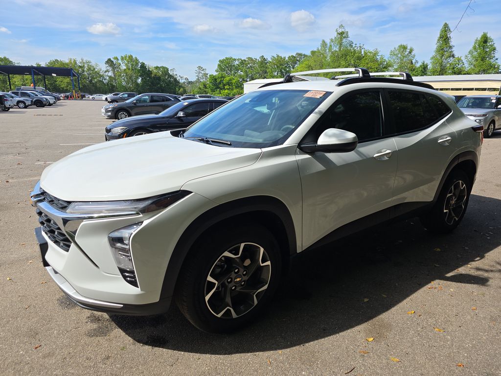 2025 Chevrolet Trax LT photo