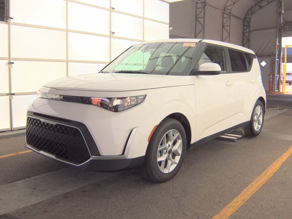 2025 Kia Soul LX photo
