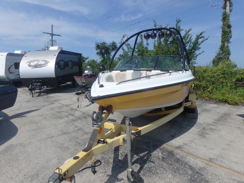 2002 Malibu Boats Wakesetter photo