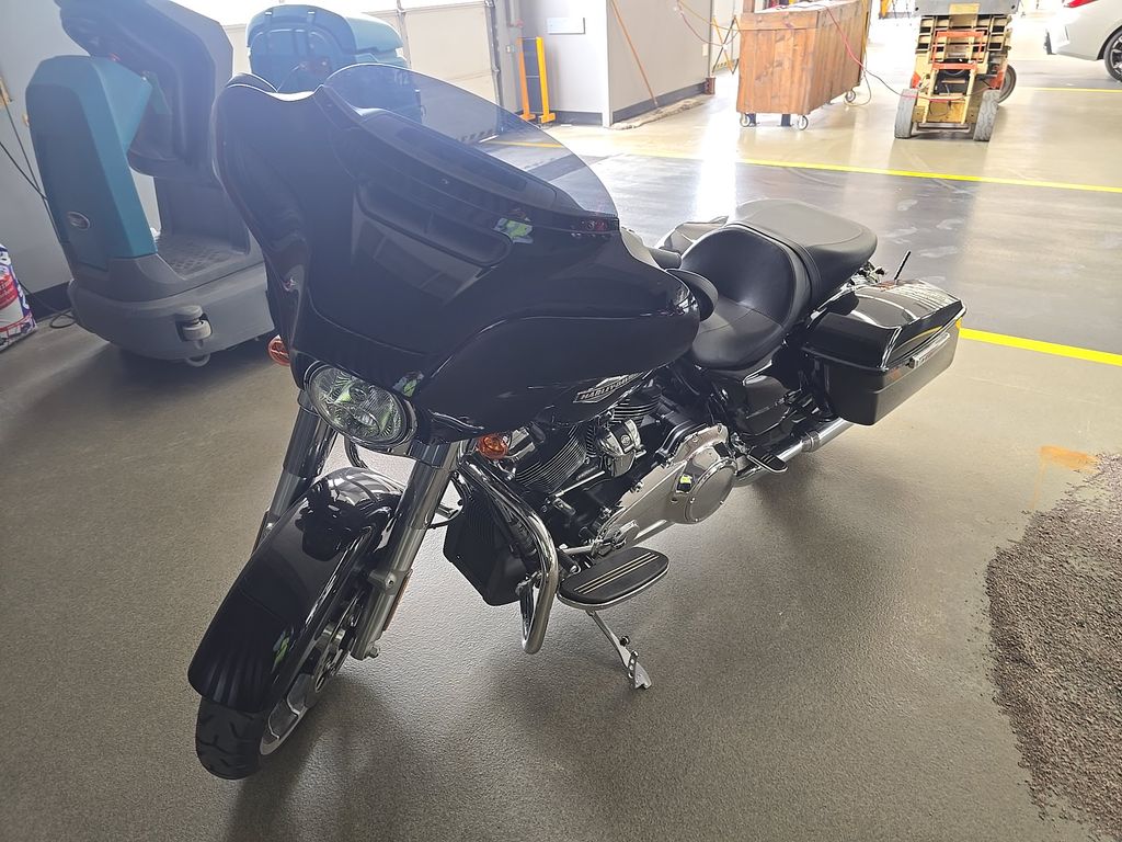 2023 Harley-Davidson Street Glide photo