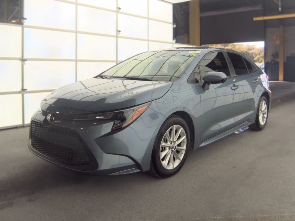 2021 Toyota Corolla LE photo