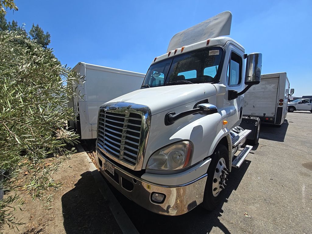 2013 Freightliner Cascadia 113 photo