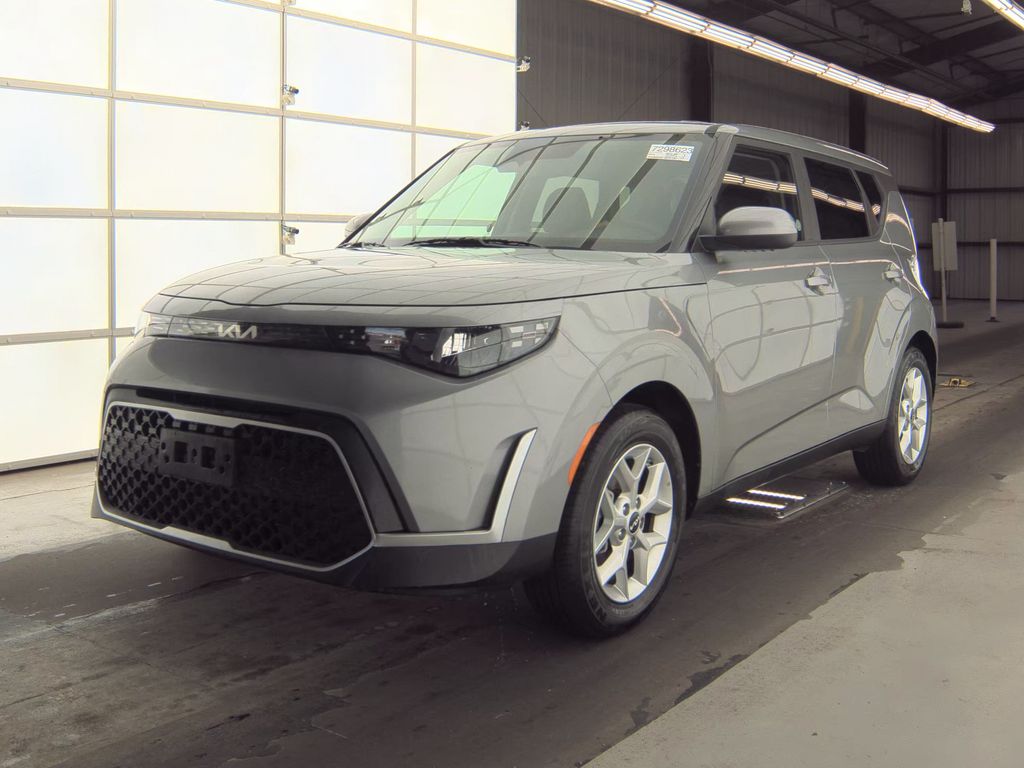 2025 Kia Soul LX photo