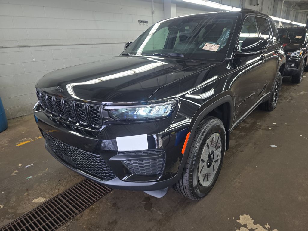 2025 Jeep Grand Cherokee Laredo photo