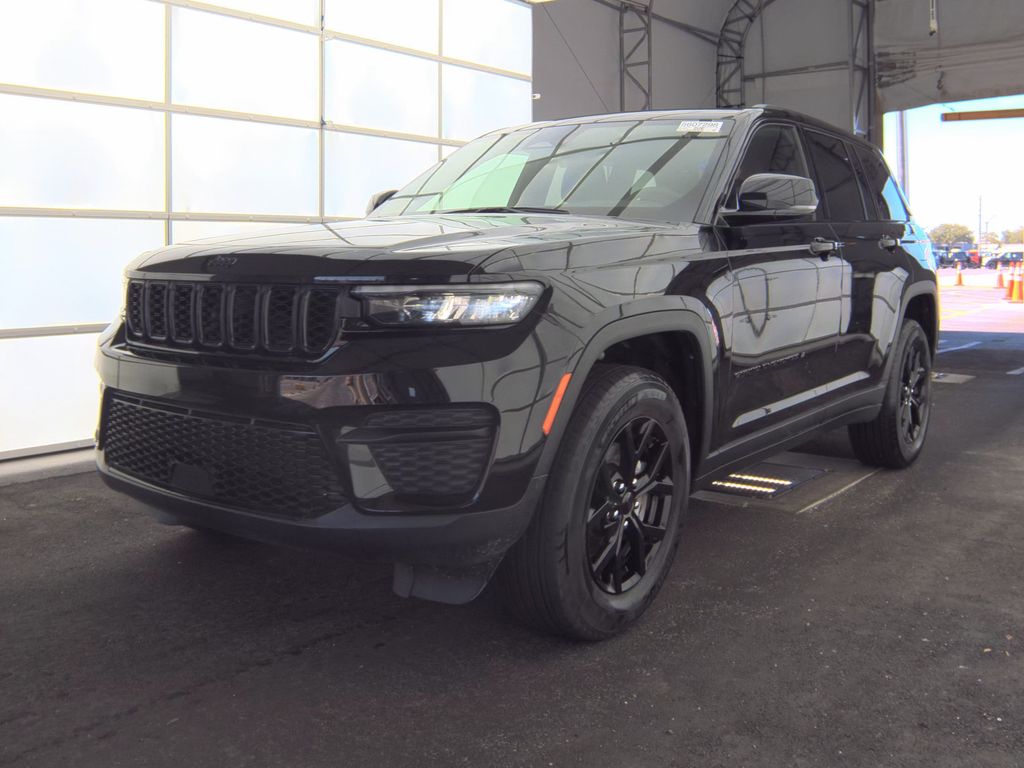 2025 Jeep Grand Cherokee Altitude photo