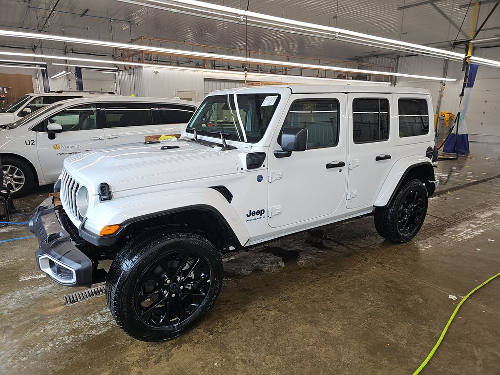 2025 Jeep Wrangler Sahara photo