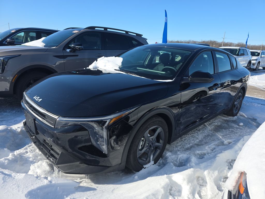 2025 Kia K4 LXS photo