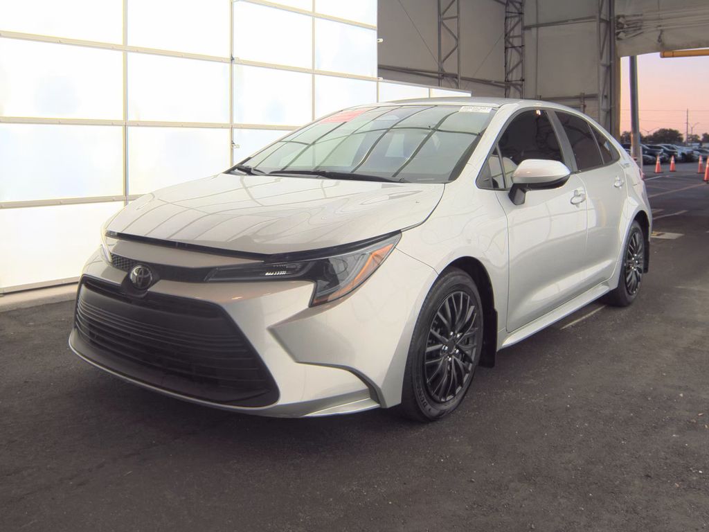 2025 Toyota Corolla LE photo
